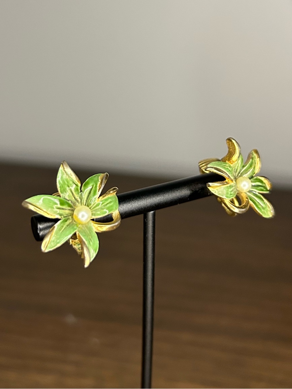 Vintage Emmons Green Enamel Lily Flower Faux Pearl Clip-On Earrings